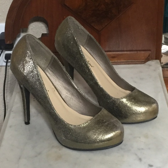 Michael Antonio Shoes - ❗️DONATING 6/12❗️FINAL PRICE❗️Perfect pewter platform pumps
